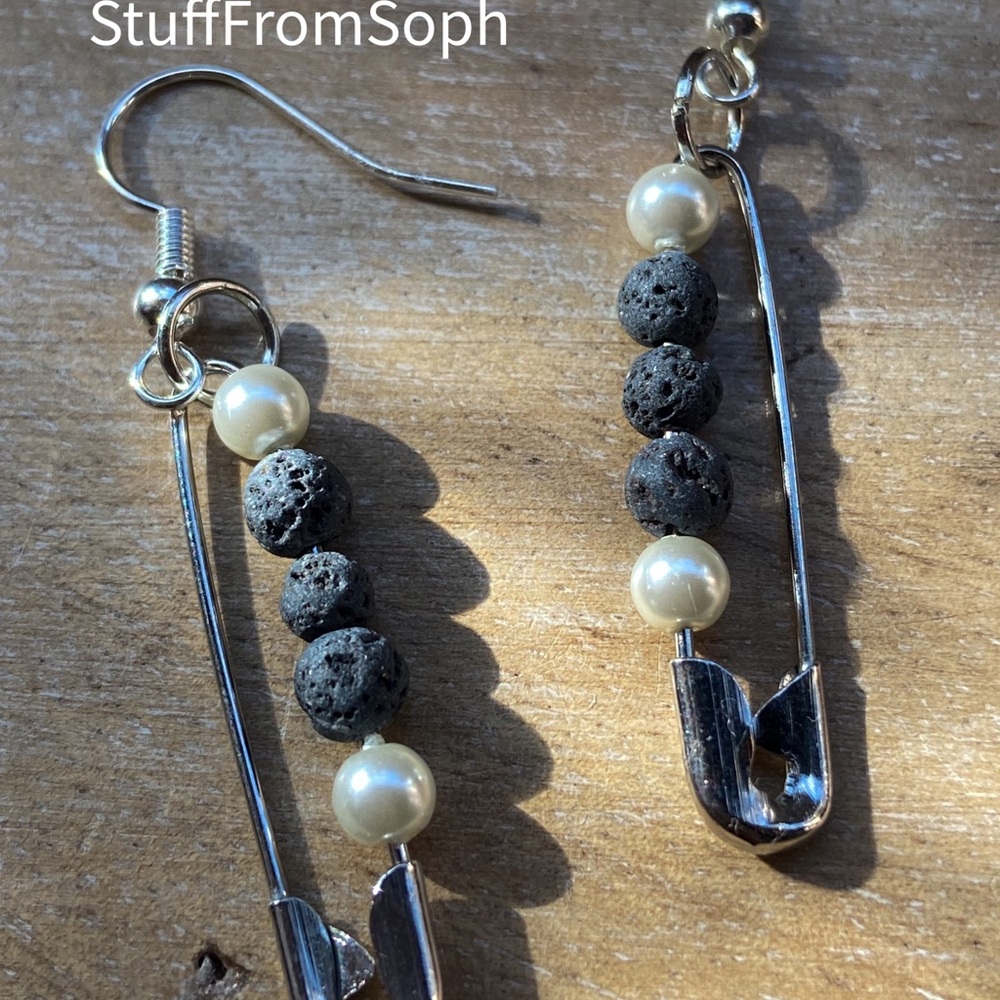 Essential oil pearl safety pin earrings - Handmade